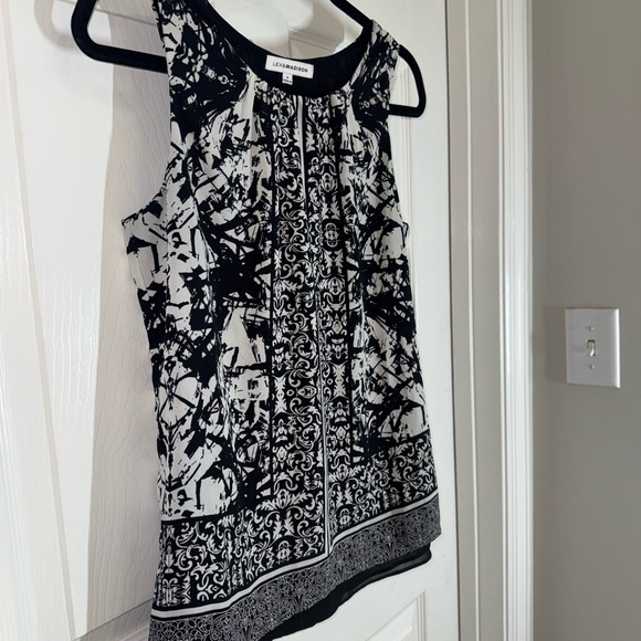 Madison Graphic Black and White Sleeveless Blouse - Picture 5 of 8
